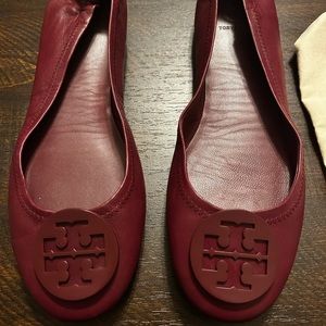 🥿Tory Burch Napa leather foldable ballet flats. Garnet in color